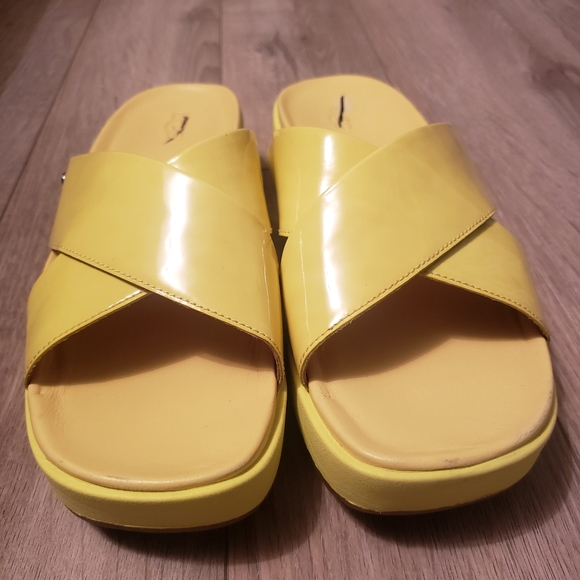 Women's UGG Emily Platform Slide Sandal - Picture 3 of 6